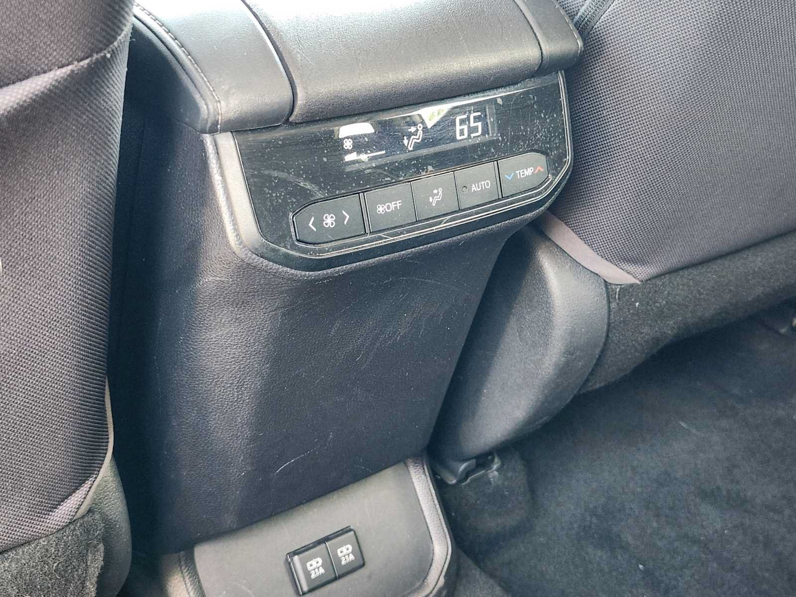 Used 2021 Toyota Highlander LE FWD image 27