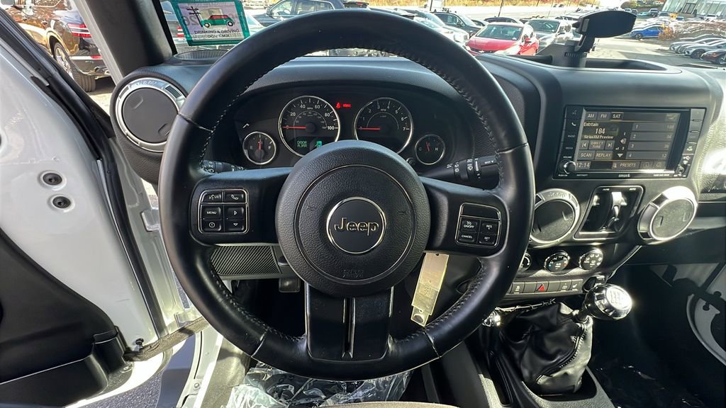 Used 2017 Jeep Wrangler Unlimited Sahara w/ Connectivity Group image 26