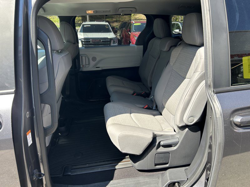 Used 2025 Toyota Sienna LE AWD/4WD image 23