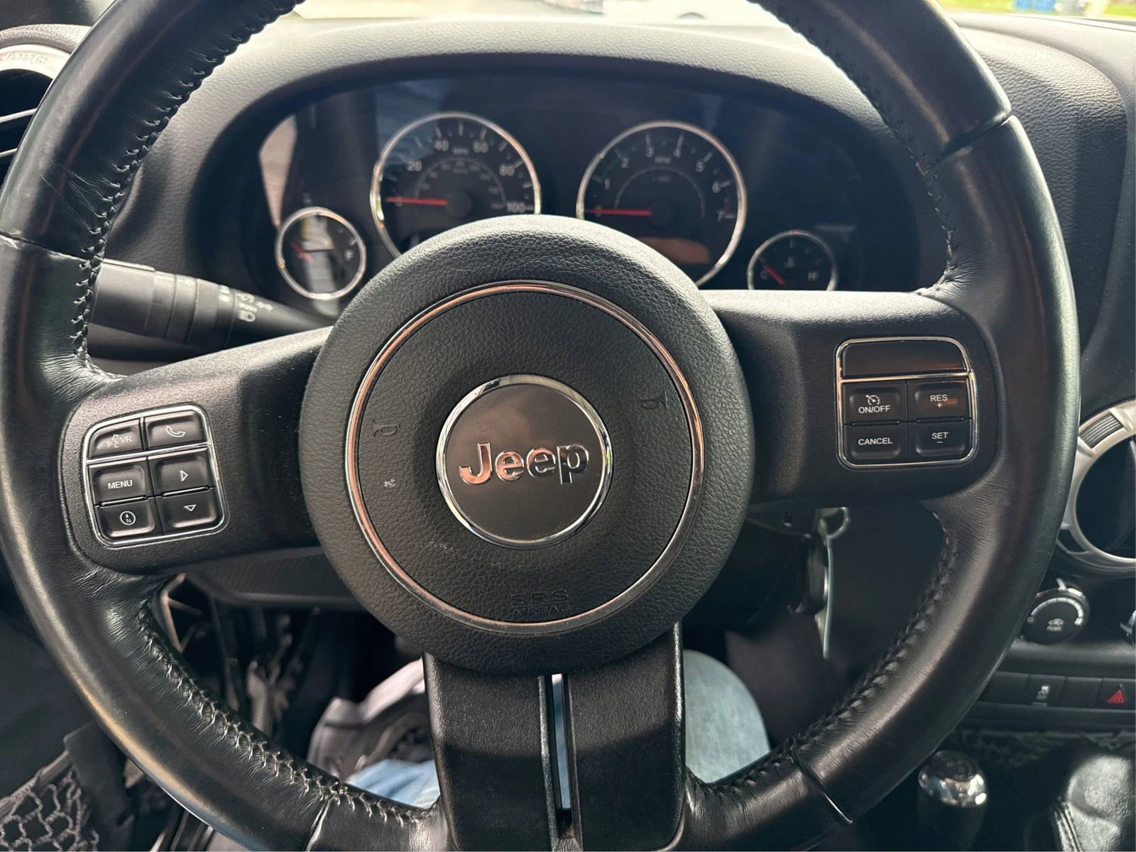 Used 2017 Jeep Wrangler Unlimited Sahara w/ Connectivity Group AWD/4WD image 16