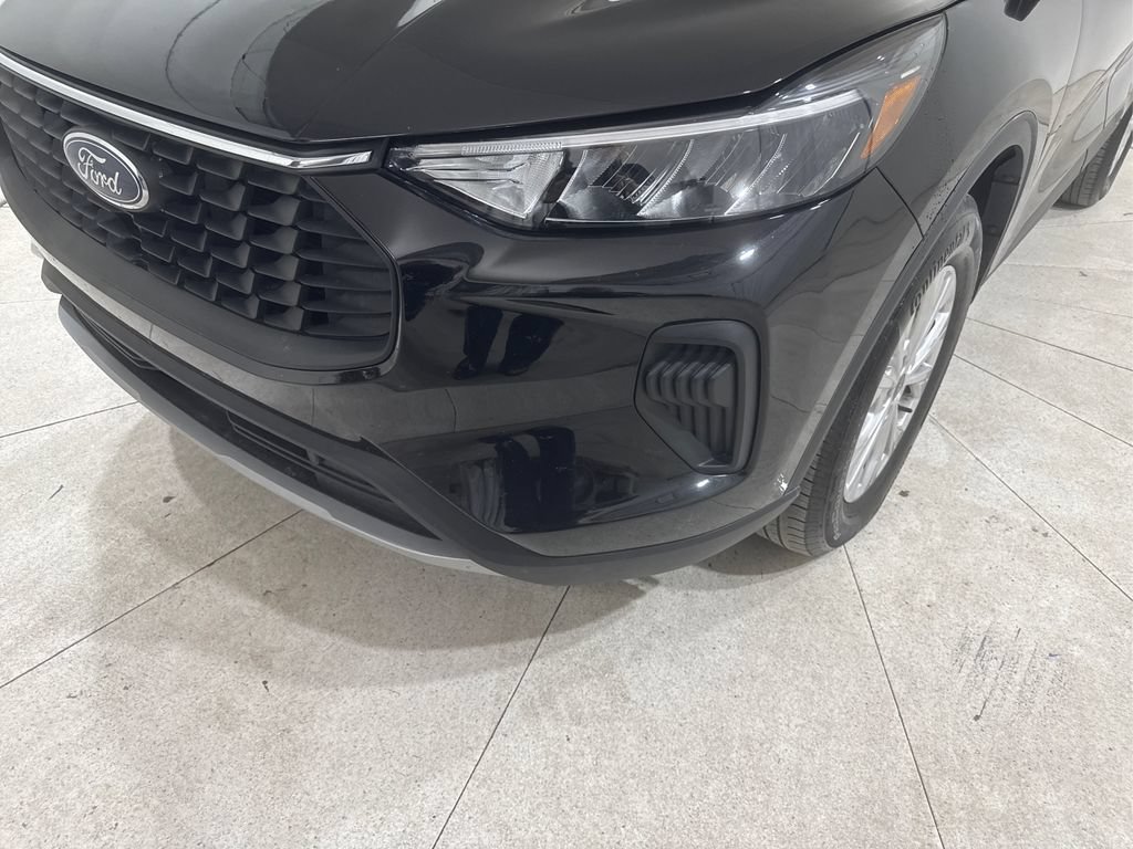 Used 2025 Ford Escape Active AWD/4WD image 18