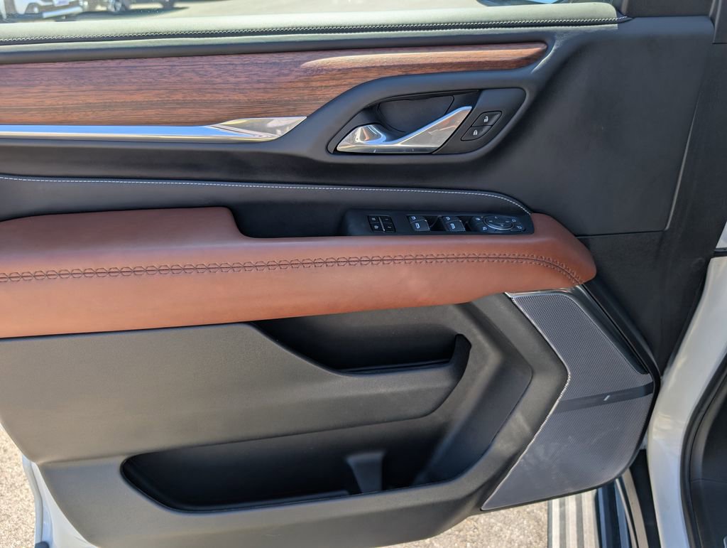 Used 2023 GMC Yukon Denali Ultimate AWD/4WD image 16