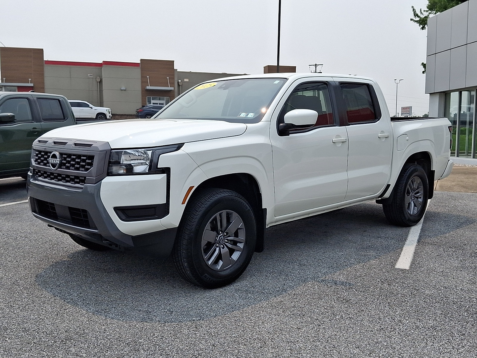 Certified 2025 Nissan Frontier SV AWD/4WD image 3