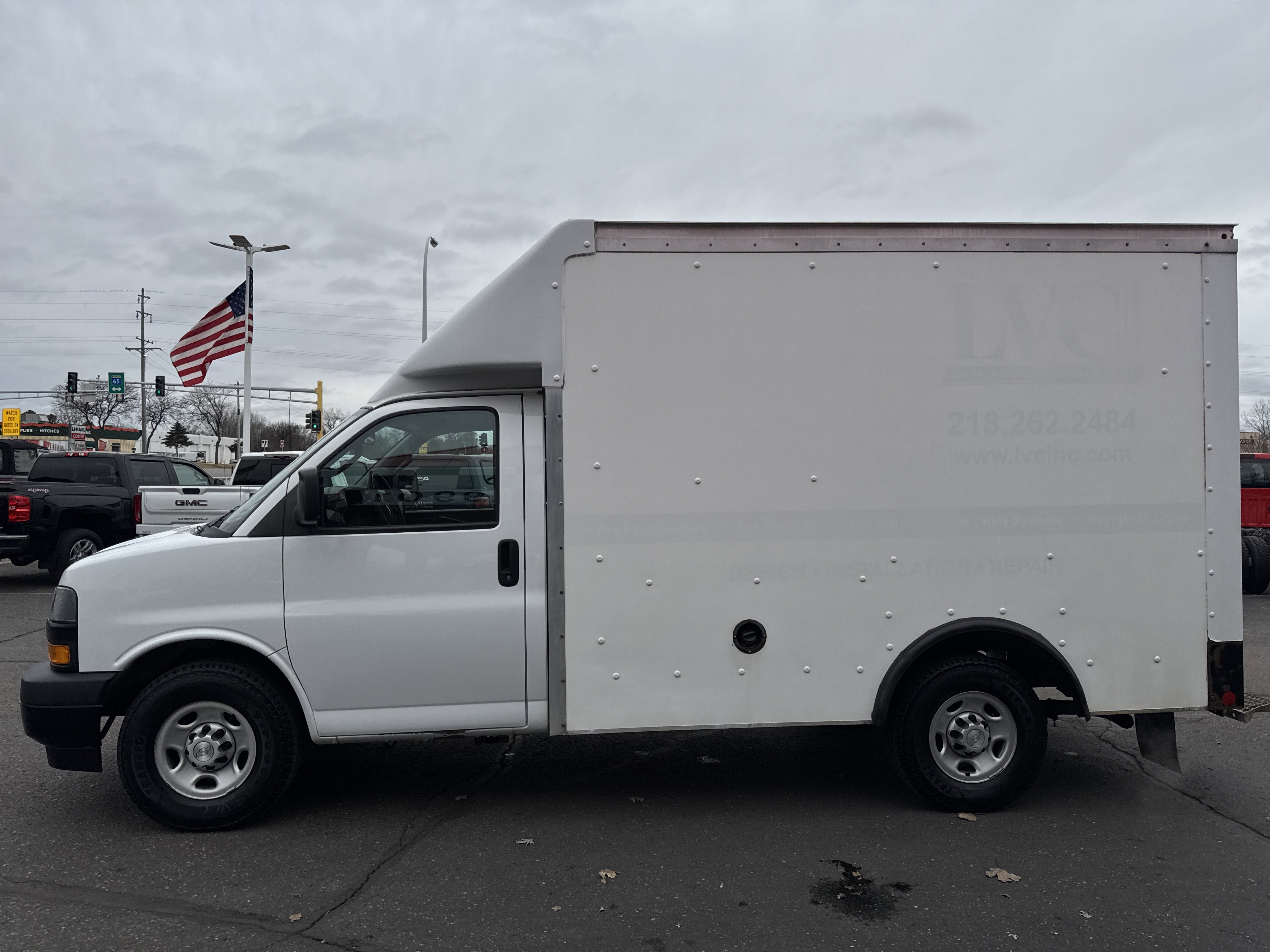 Used 2019 Chevrolet Express 3500 w/ Driver Convenience Package RWD image 4