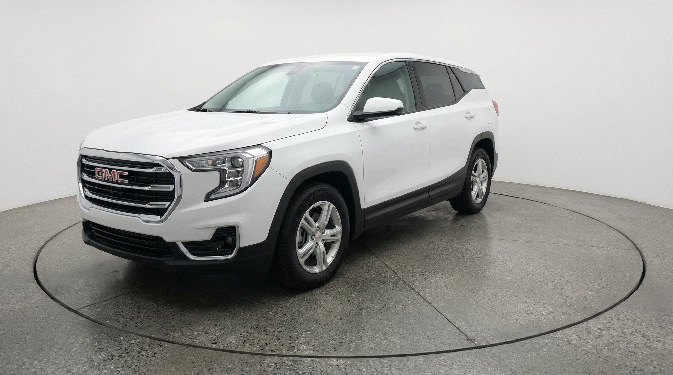 Used 2024 GMC Terrain SLE FWD image 3