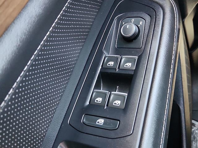 Used 2025 Volkswagen Atlas SE FWD image 17