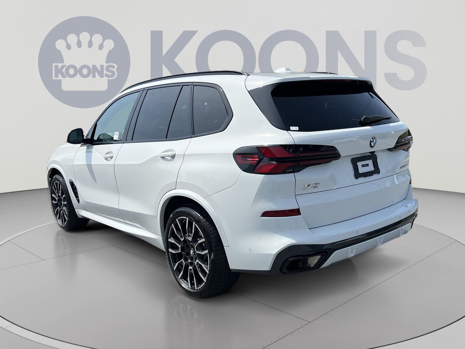 Used 2024 BMW X5 xDrive40i w/ M Sport Package AWD/4WD image 4