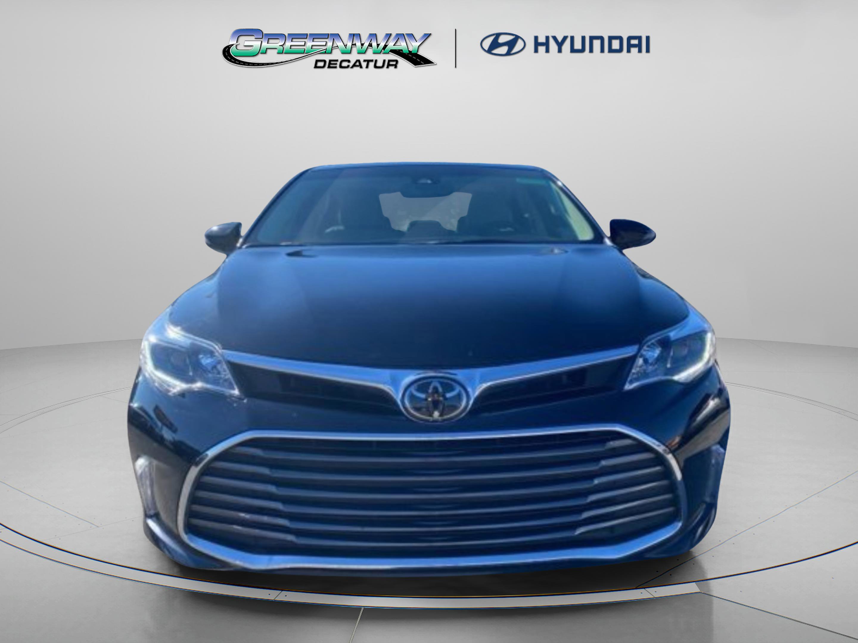 Used 2017 Toyota Avalon Limited image 2