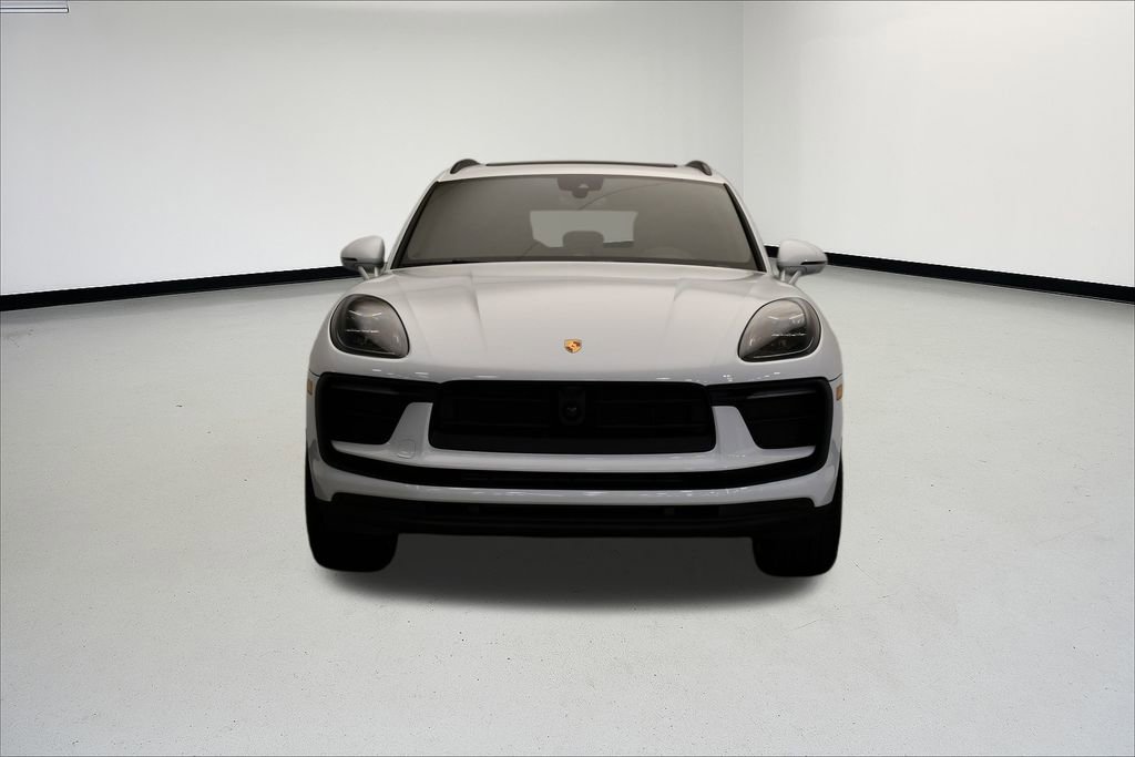 Used 2025 Porsche Macan image 10