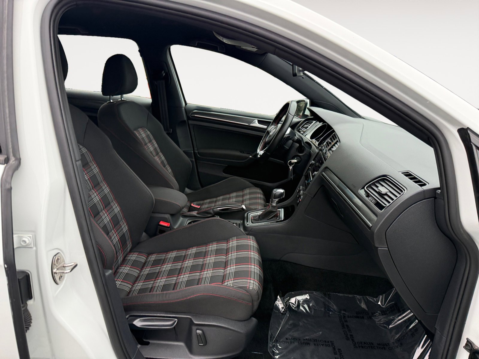 Used 2018 Volkswagen Golf 4-Door image 19