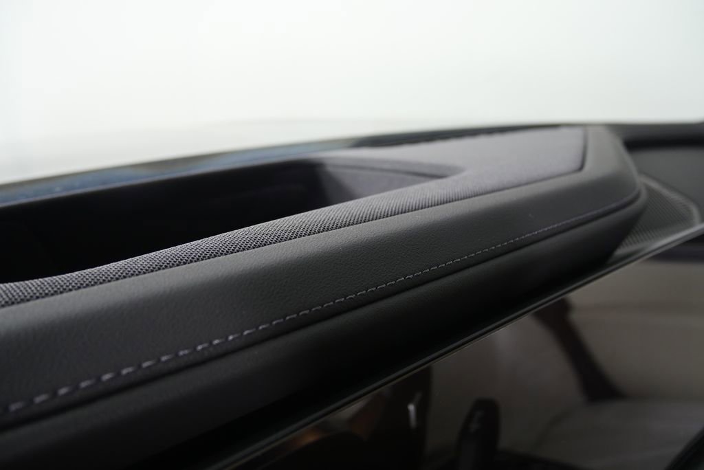 Used 2026 BMW 750e xDrive w/ Executive Package image 20