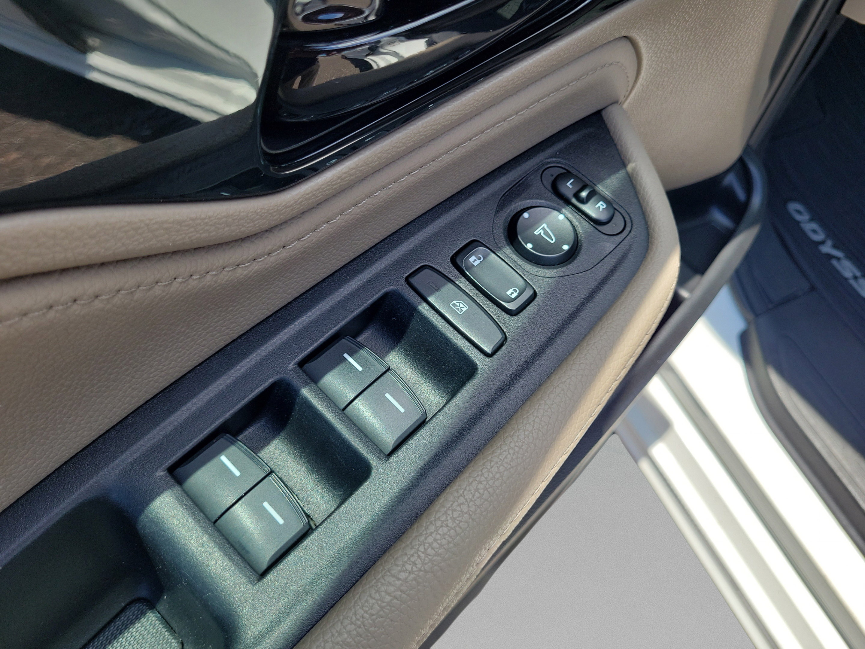 Certified 2021 Honda Odyssey Touring image 24