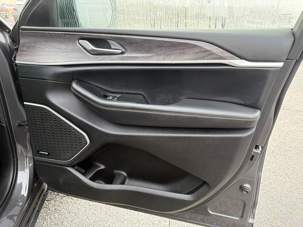 Used 2022 Jeep Grand Cherokee L Limited image 14