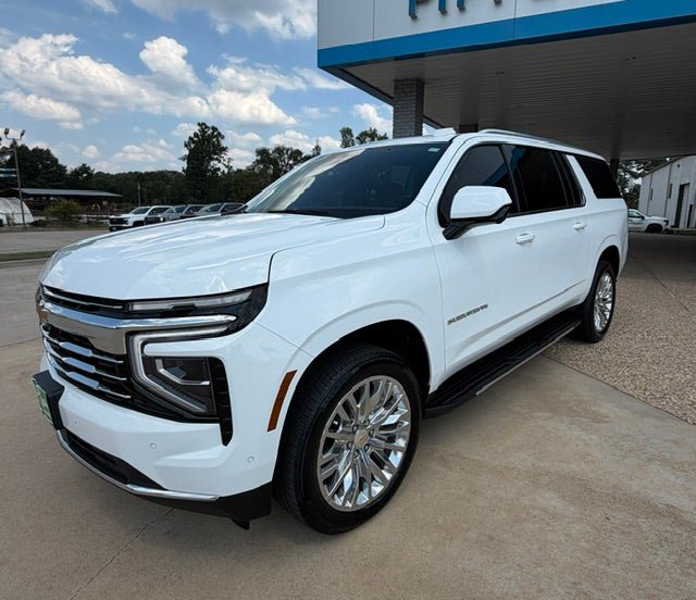 Used 2025 Chevrolet Suburban LT RWD image 5