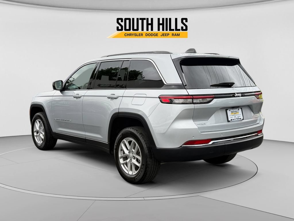 Used 2024 Jeep Grand Cherokee Laredo X w/ Trailer Tow Package AWD/4WD image 3