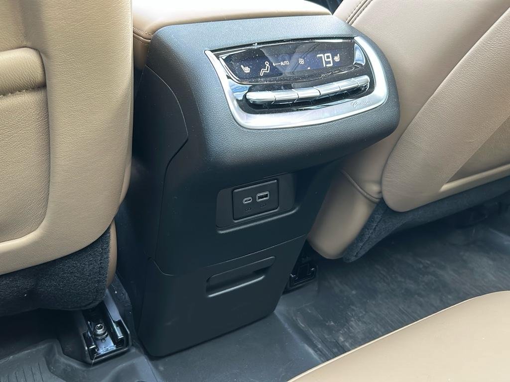 Used 2025 Cadillac XT6 Premium Luxury w/ Platinum Package FWD image 10