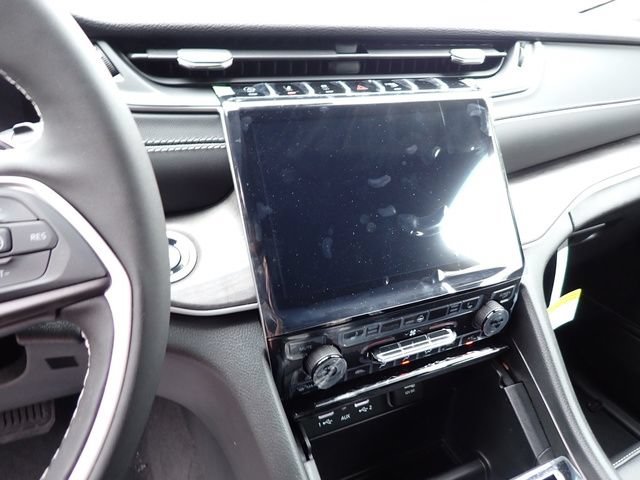 New 2025 Jeep Grand Cherokee Limited w/ Black Appearance Package AWD/4WD image 19