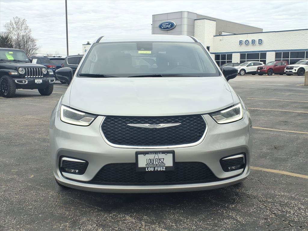 Used 2024 Chrysler Pacifica Touring-L image 38