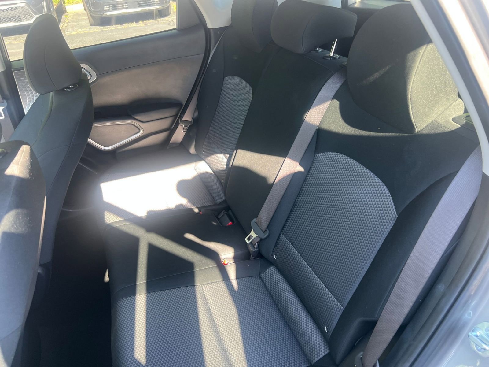 Used 2025 Kia Soul LX w/ LX Technology Package FWD image 21