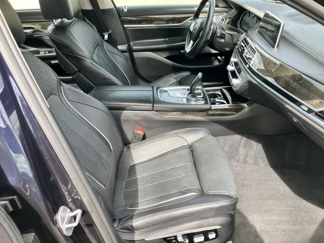 Used 2016 BMW 750i xDrive image 25