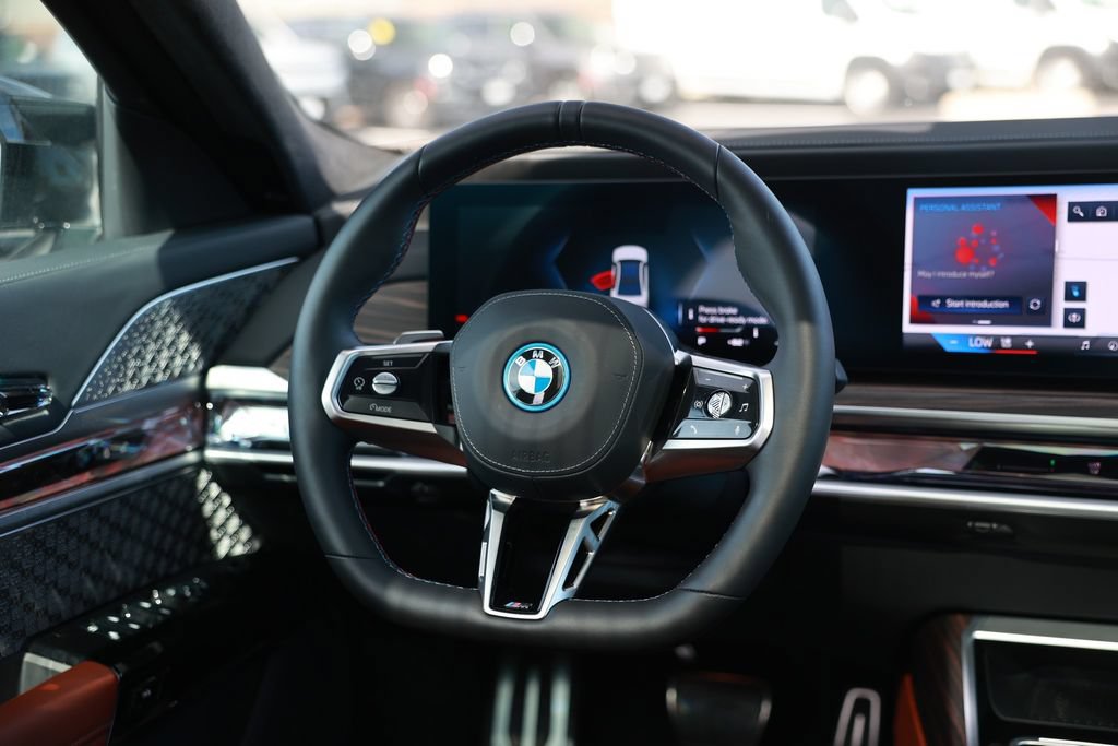 Used 2025 BMW i7 M70 w/ Executive Package AWD/4WD image 25