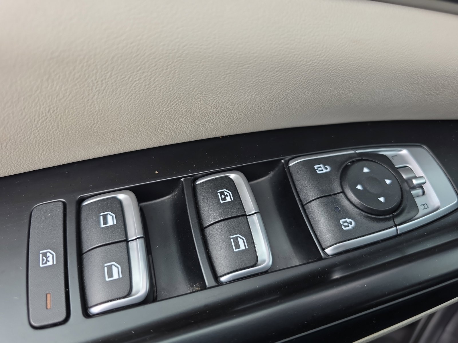 Certified 2024 Kia Carnival LX image 28