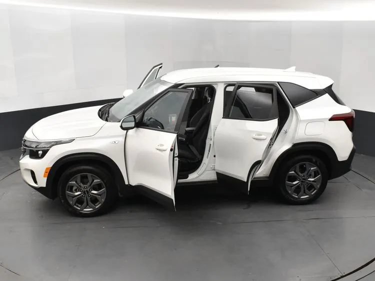Used 2026 Kia Seltos LX FWD image 7