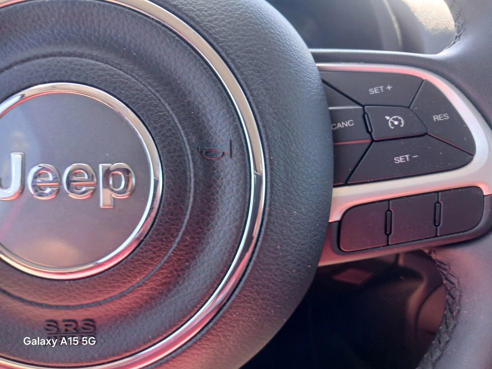 Used 2019 Jeep Renegade Latitude FWD image 27