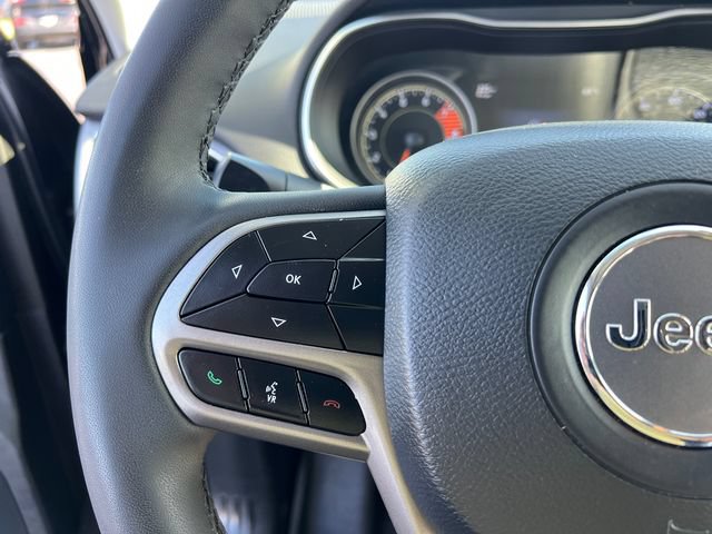 Used 2022 Jeep Cherokee Latitude Lux w/ Mopar Interior Package FWD image 14