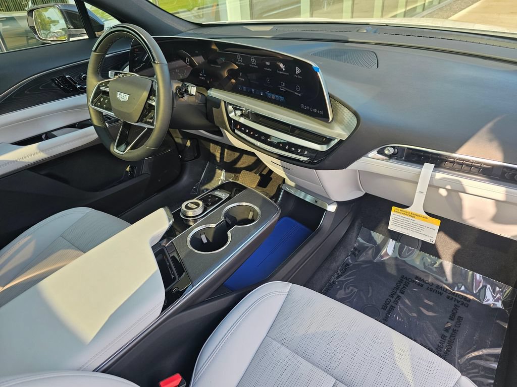New 2026 Cadillac Lyriq Luxury AWD/4WD image 10