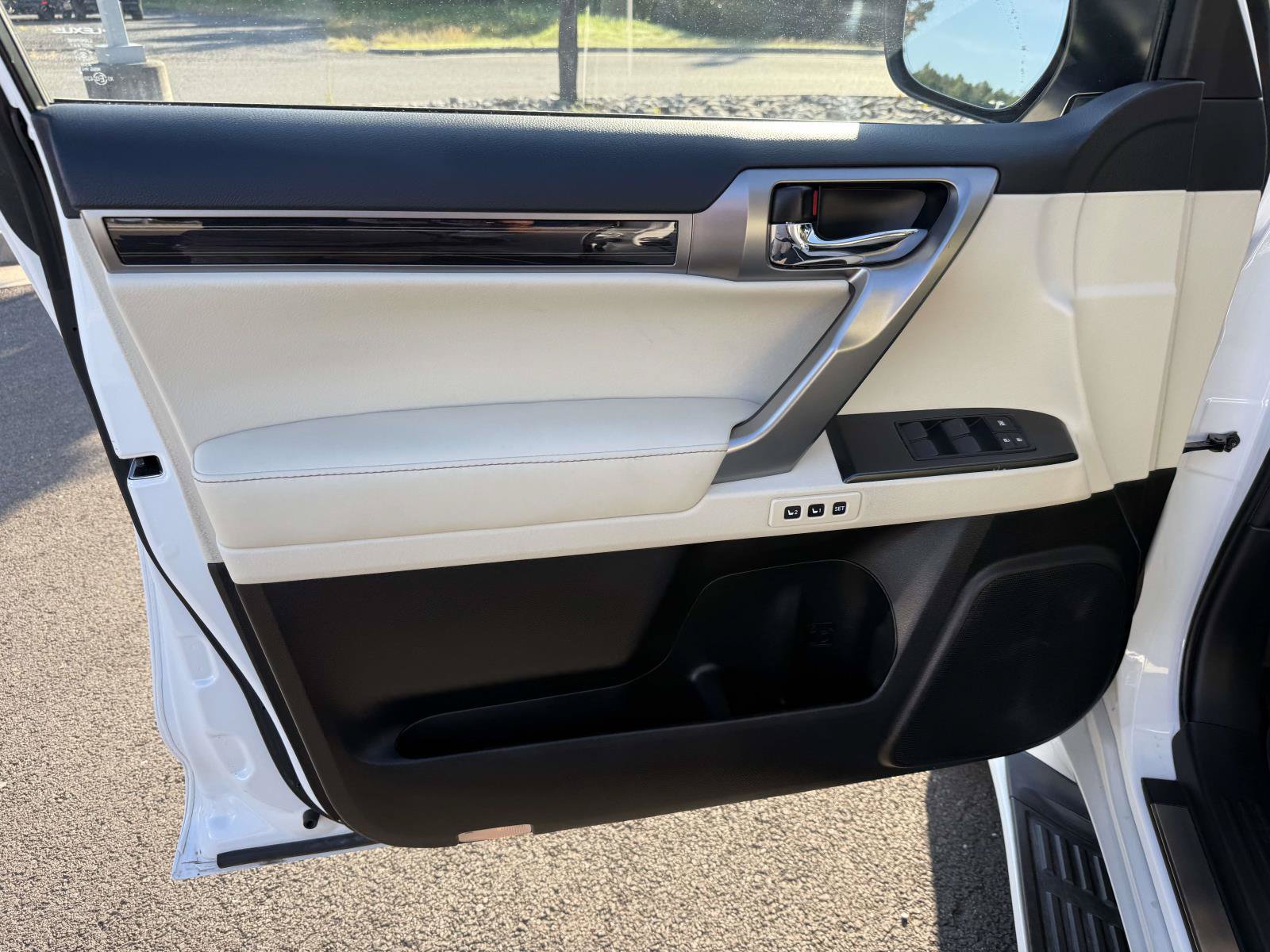 Used 2023 Lexus GX 460 Premium w/ Accessory Package AWD/4WD image 12