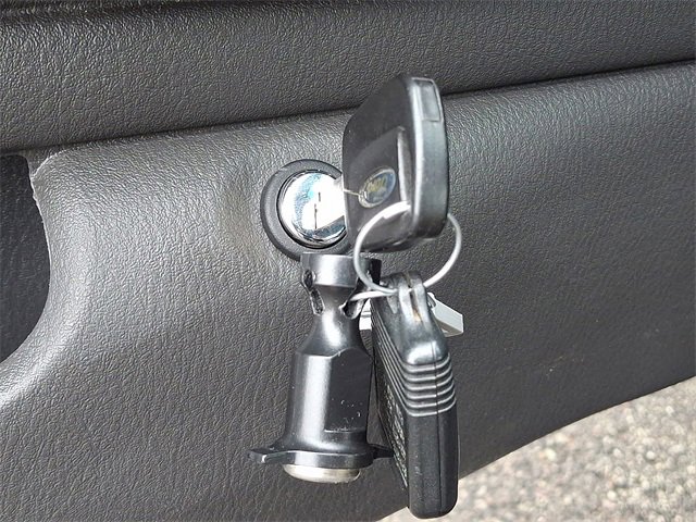 Used 2002 Ford Thunderbird image 24