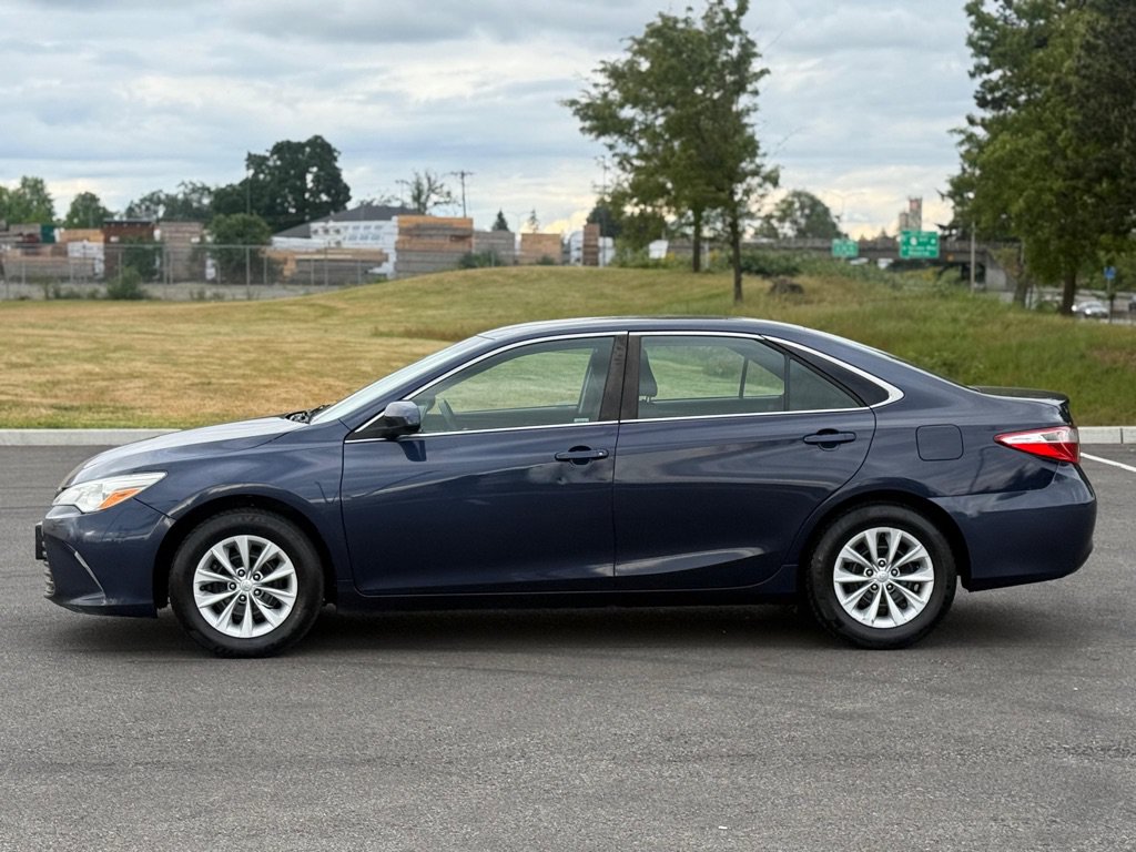 Used 2015 Toyota Camry LE FWD image 5