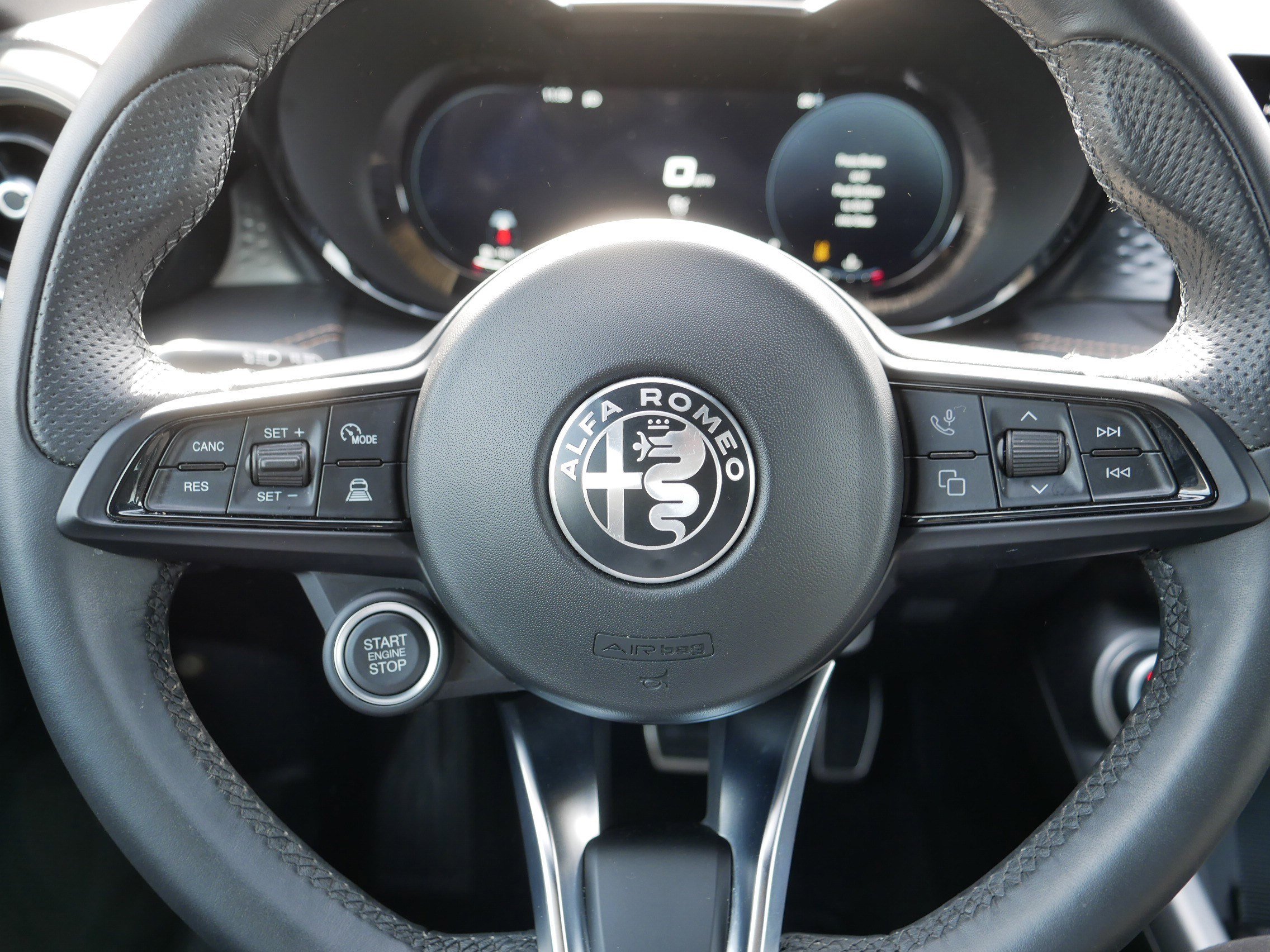 Used 2025 Alfa Romeo Tonale image 25