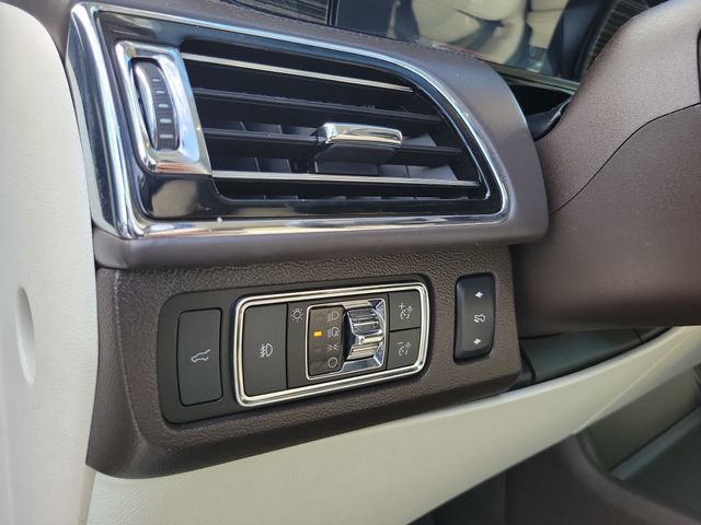 Used 2023 Lincoln Navigator L Black Label AWD/4WD image 27