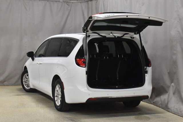 Certified 2025 Chrysler Pacifica Select image 38