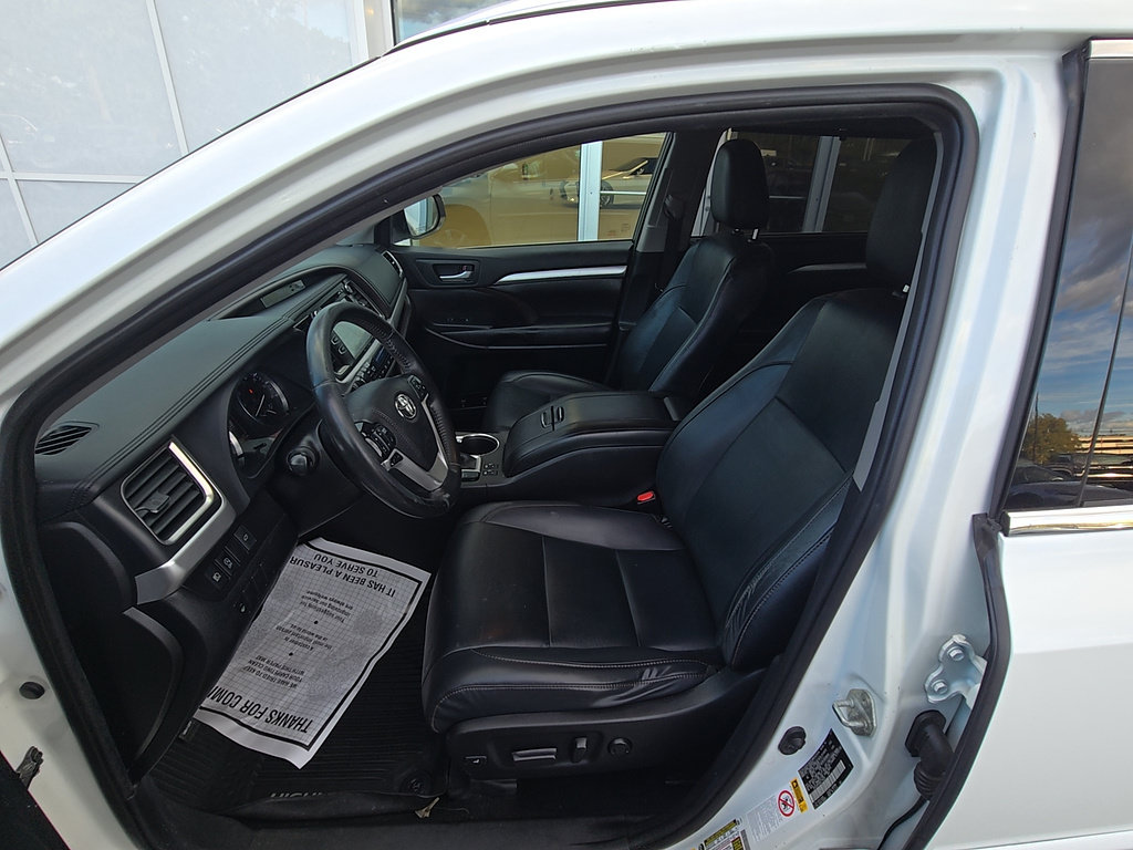 Certified 2019 Toyota Highlander XLE AWD/4WD image 11
