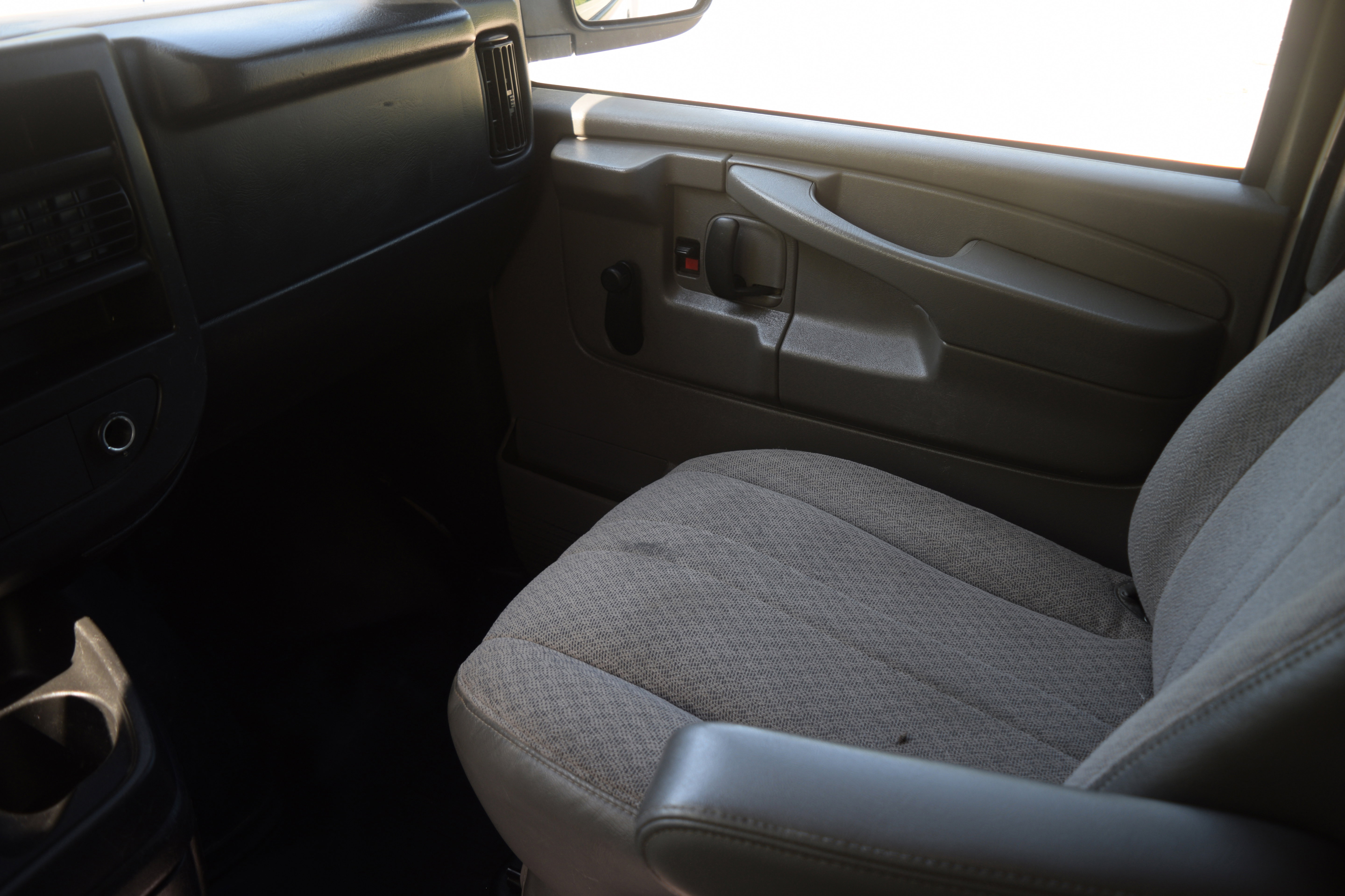 Used 2014 Chevrolet Express 3500 RWD image 7