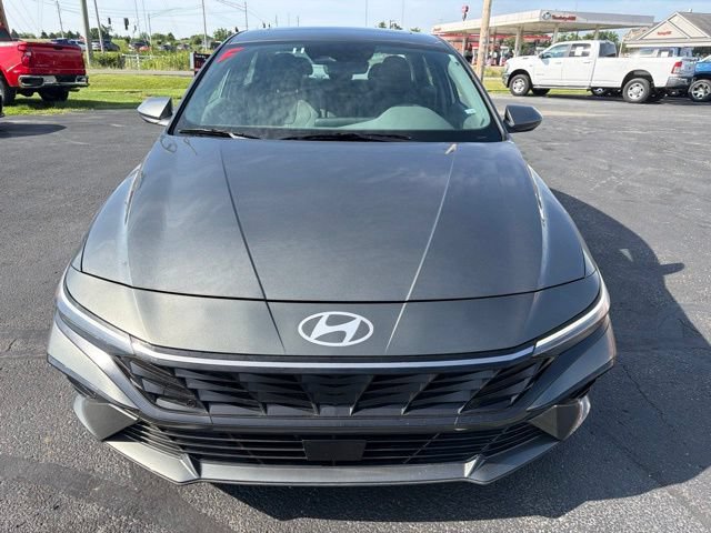 Used 2025 Hyundai Elantra SEL FWD image 2