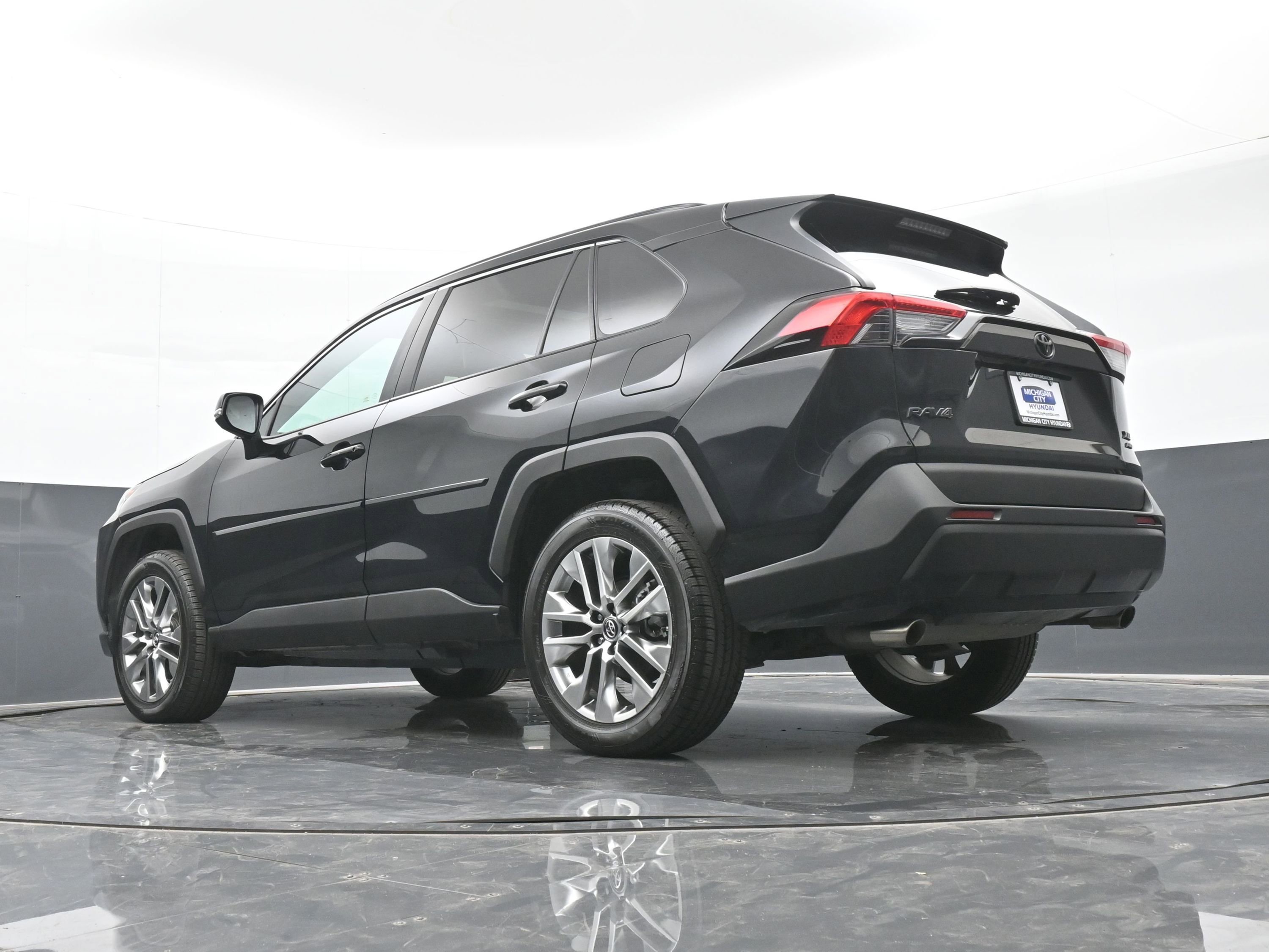 Used 2019 Toyota RAV4 XLE Premium image 42