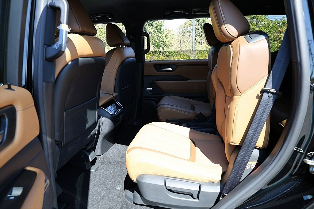 New 2026 Nissan Armada SL w/ Captain's Chari Seat Package image 11