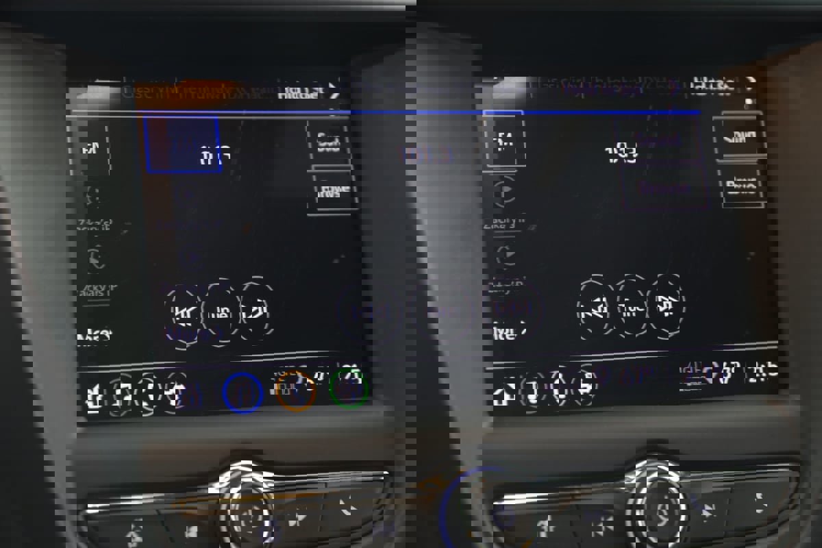 Used 2023 Chevrolet TrailBlazer RS image 34