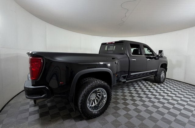Used 2024 Chevrolet Silverado 3500 High Country w/ Technology Package AWD/4WD image 4