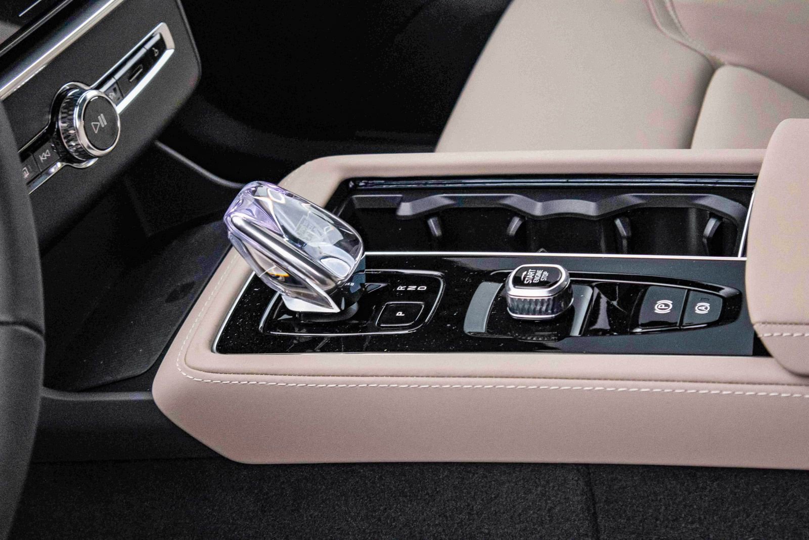 New 2026 Volvo XC90 B5 Core image 29