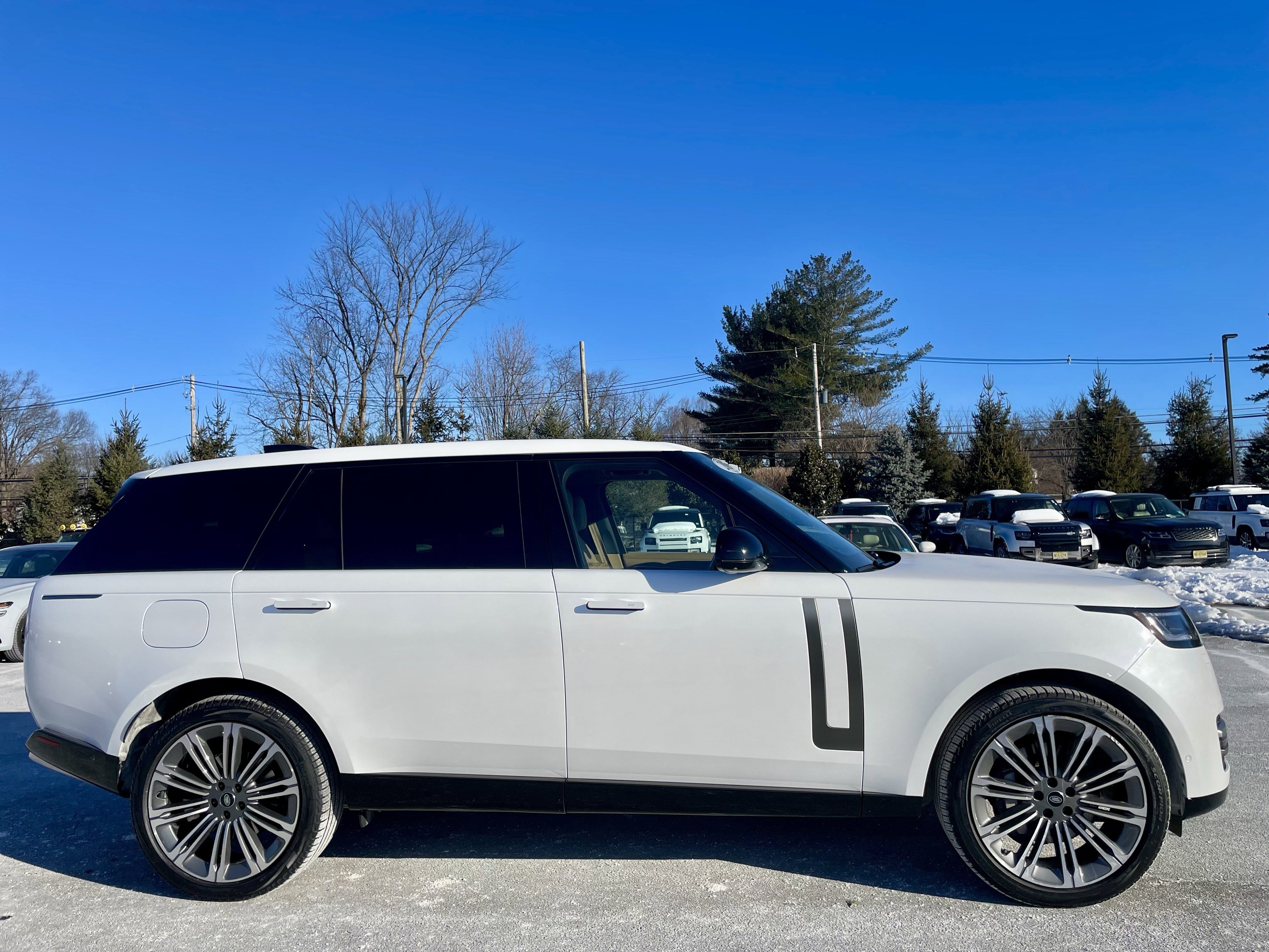 Certified 2024 Land Rover Range Rover Long Wheelbase SE image 4