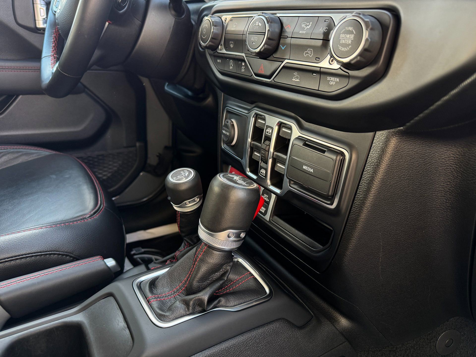 Used 2021 Jeep Wrangler Unlimited Rubicon w/ Uconnect 4C Nav & Sound Group AWD/4WD image 19