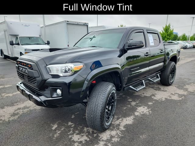 Used 2018 Toyota Tacoma TRD Sport w/ Technology Package AWD/4WD image 3