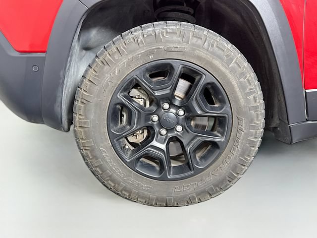 Used 2019 Jeep Cherokee Trailhawk AWD/4WD image 31