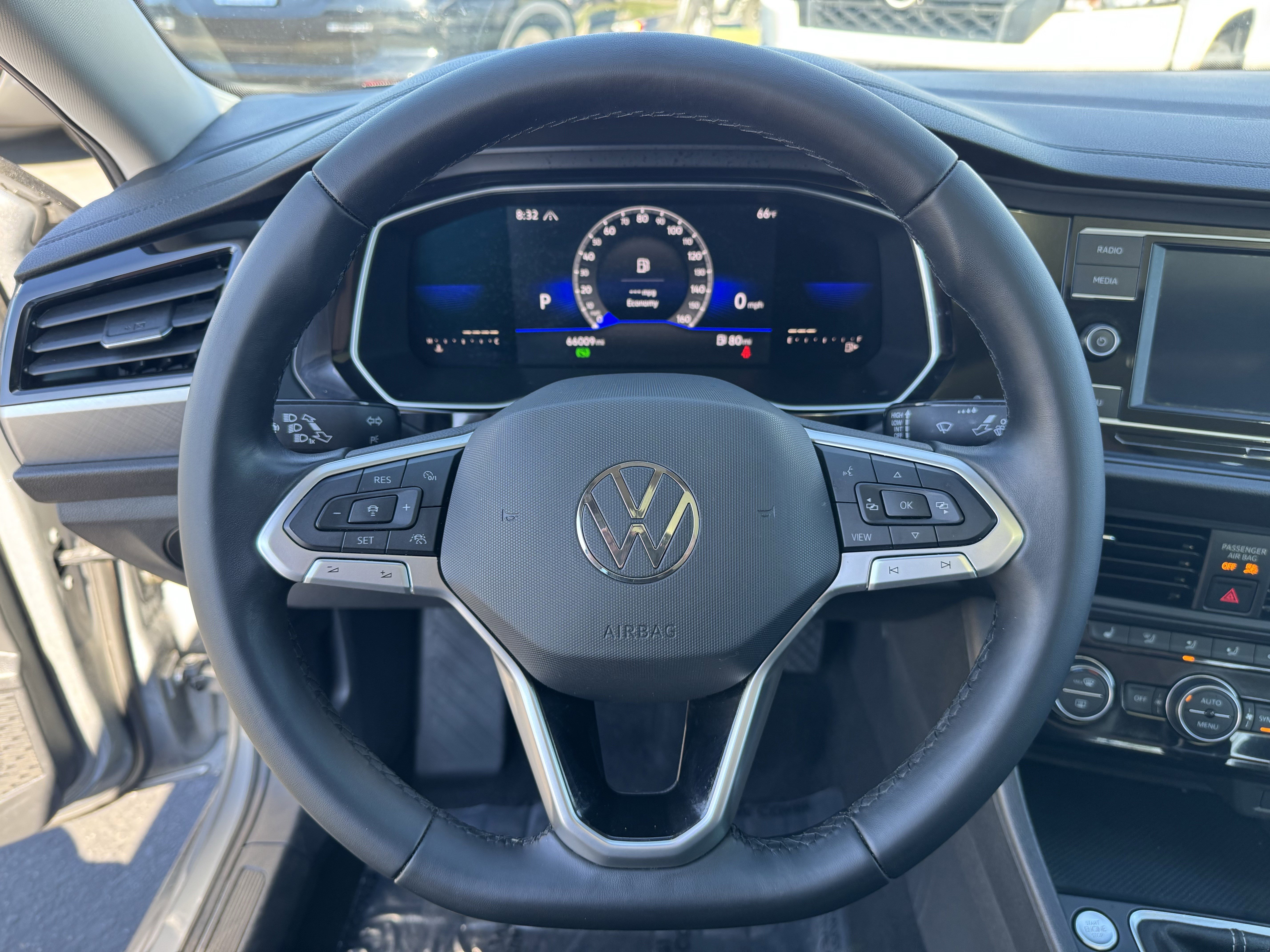 Used 2022 Volkswagen Jetta SE w/ Panoramic Sunroof Package image 19