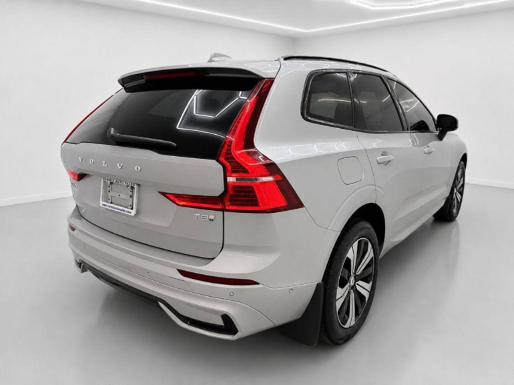 Used 2025 Volvo XC60 T8 Plus w/ Climate Package AWD/4WD image 3